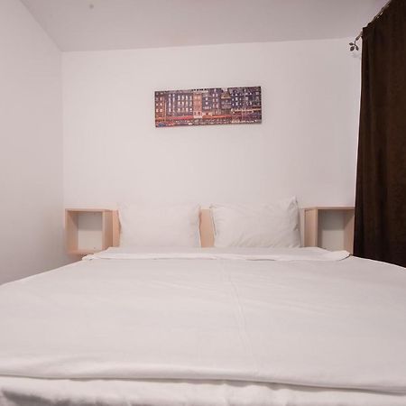 Casa 4 Odai Hotell Douăzeci şi Trei August Exteriör bild